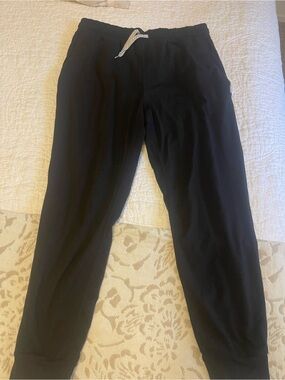 Vuori Wonen’s Black Drawstring Jogger Pants